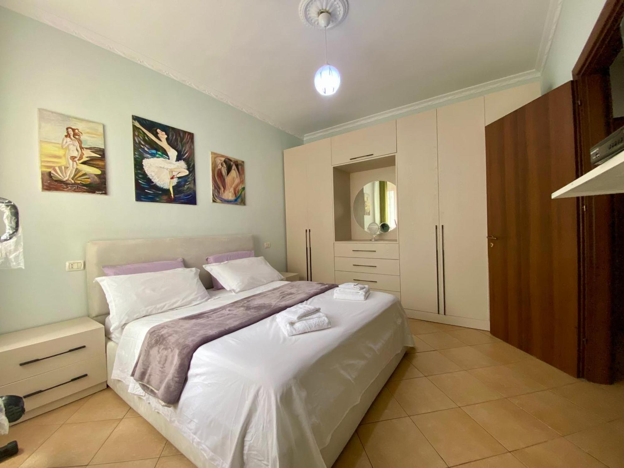 Stay At An Artist'S Place! Tiranë Luaran gambar
