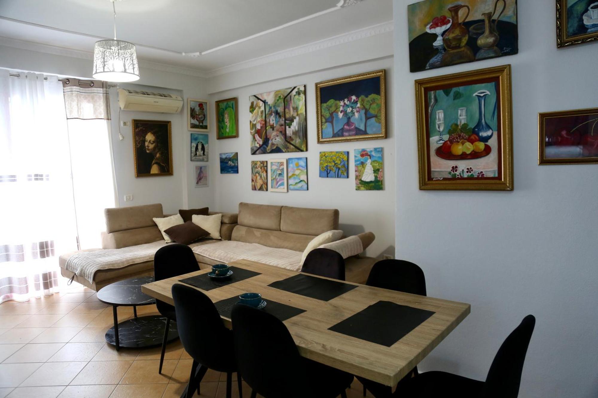 Stay At An Artist'S Place! Tiranë Luaran gambar